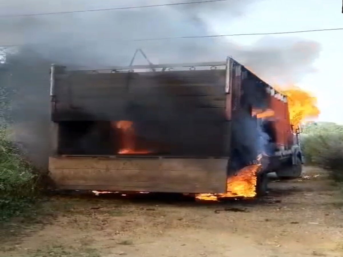 Jalore News: ट्रक में बिजली के तार से लगी आग, तीन लोगों की हुई मौत 