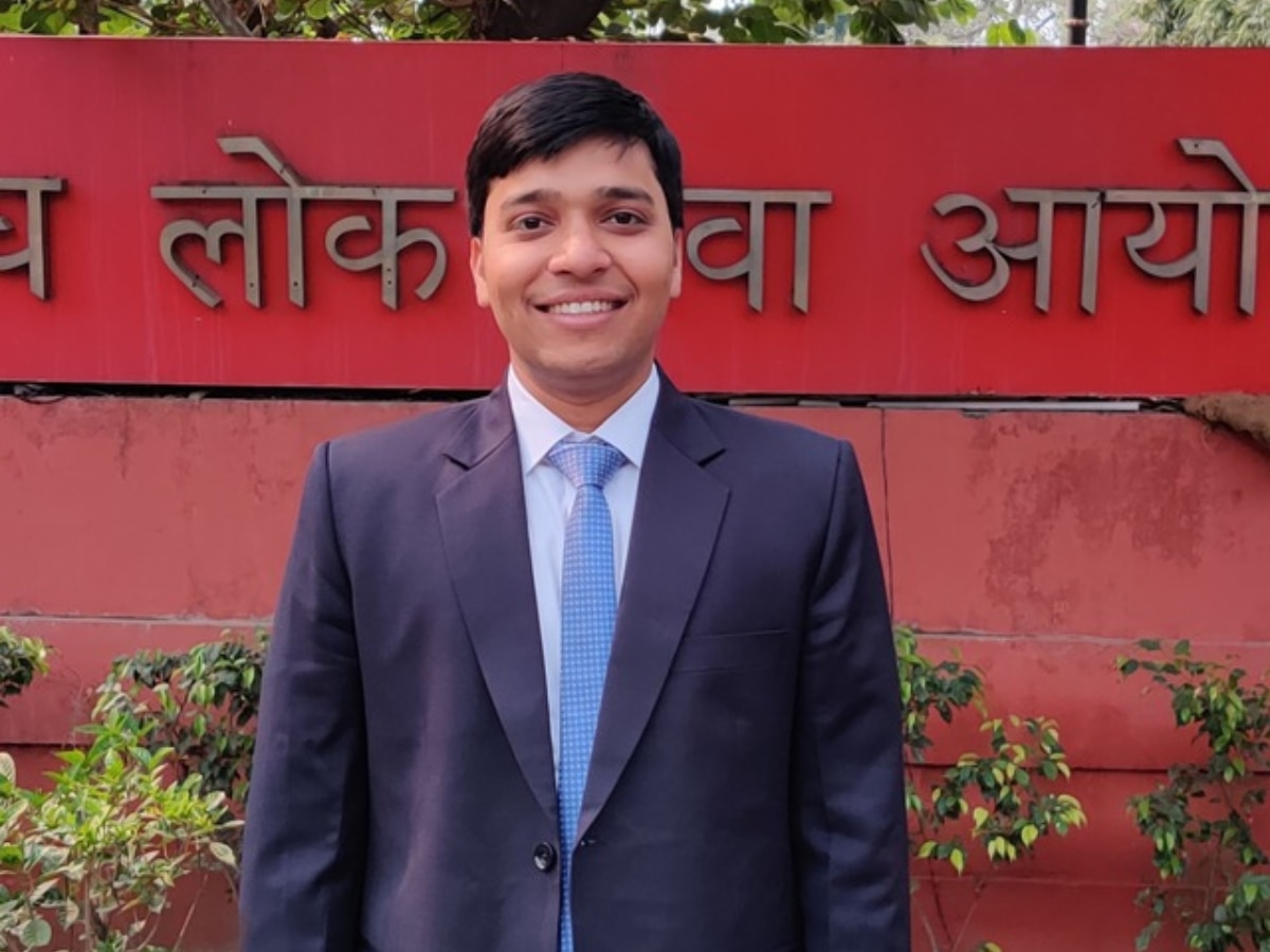 ayush goel left job with Rs 28 lakh package and started preparing for UPSC  now he become IAS in first attempt | 28 लाख सैलरी वाली जॉब छोड़ चुनी UPSC  की राह;