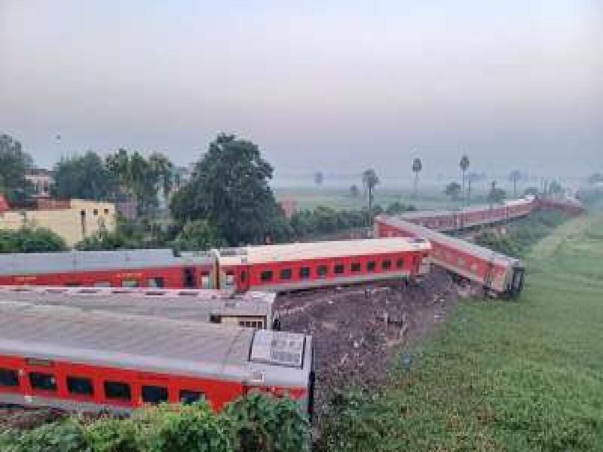 Delhi News: बिहार रेल हादसे की वजह से 2 ट्रेन हुई रद्द तो 21 को किया डायवर्ट, पढ़ें पूरी खबर