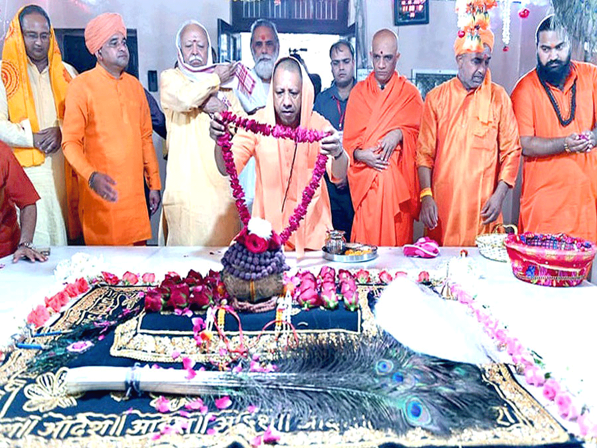 Baba Math cm yogi Adityanath reached Baba Math Nath said Sanatan Dharma guarantee ...