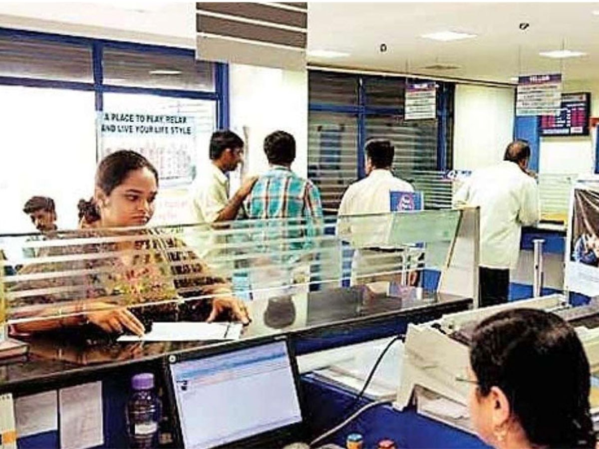Bank of Maharasta: इस सरकारी बैंक ने पहले जमा पर बढ़ाई ब्‍याज दर, अगले ही द‍िन ग्राहकों को द‍िया झटका