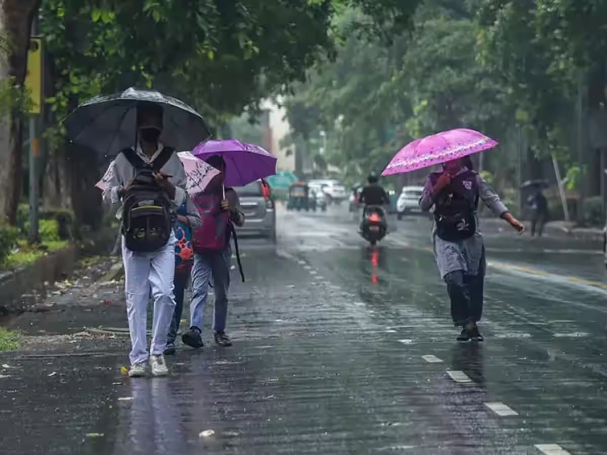 Delhi-NCR Weather: दिल्ली में जल्द बदलेगा मौसम का मिजाज, बारिश के साथ होगी गुलाबी ठंड की दस्तक