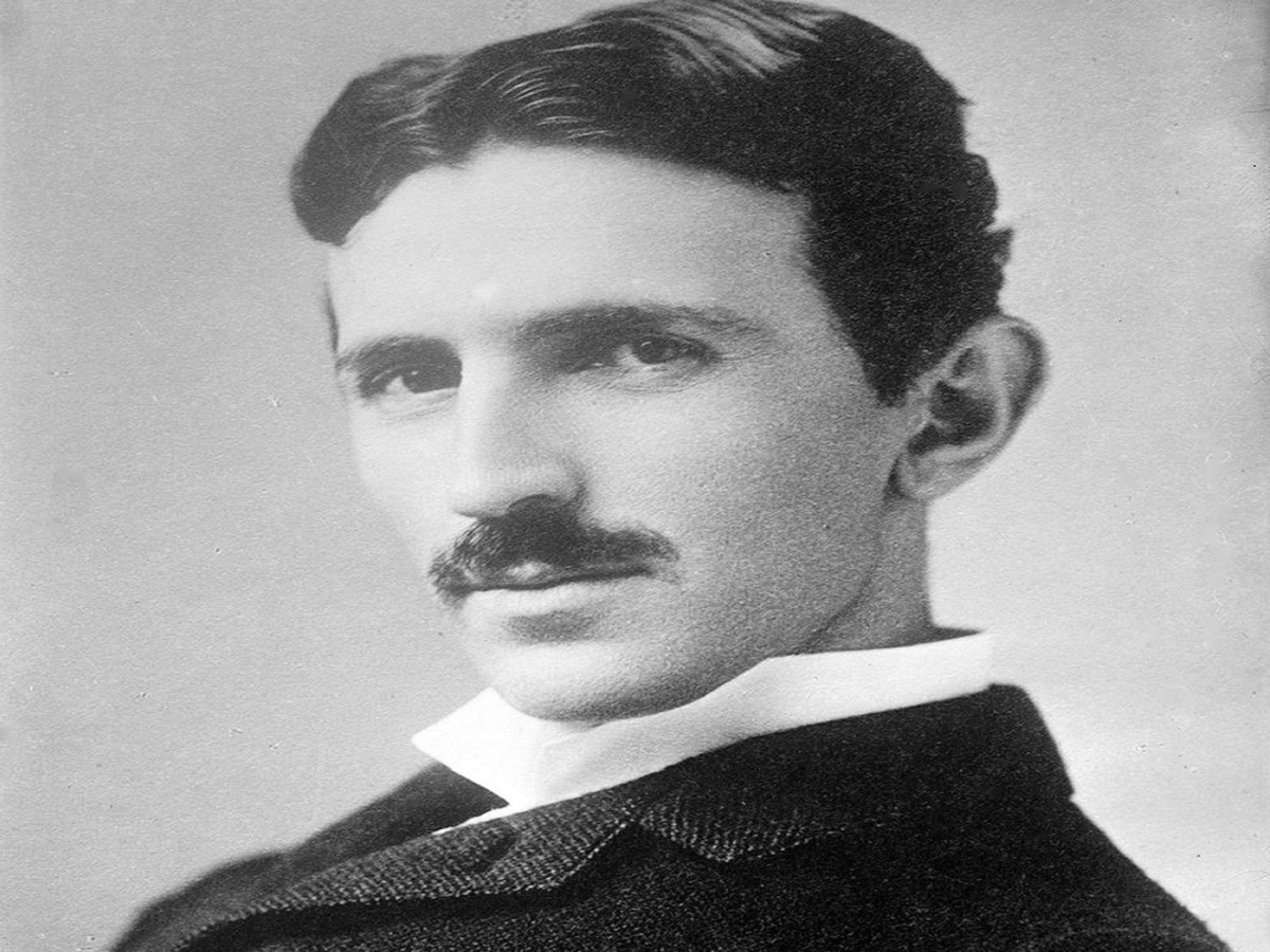 Nikola Tesla,jocelyn Bell Burnell,rosalind Franklin,thomas Edison 