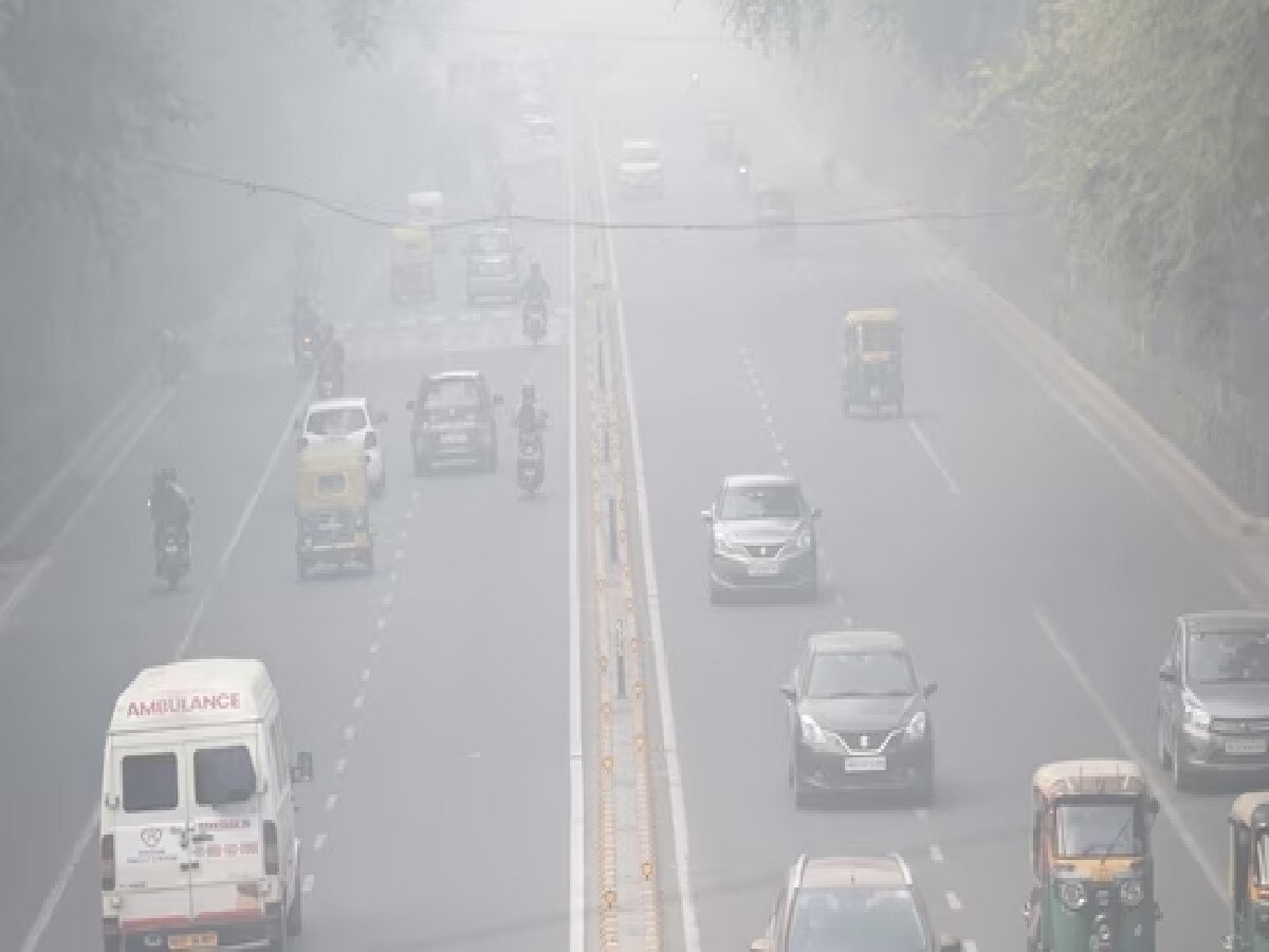 Pollution in NCR: सर्दी के साथ प्रदूषण ने भी दी दस्तक, इन लोगों को हो रही परेशानी