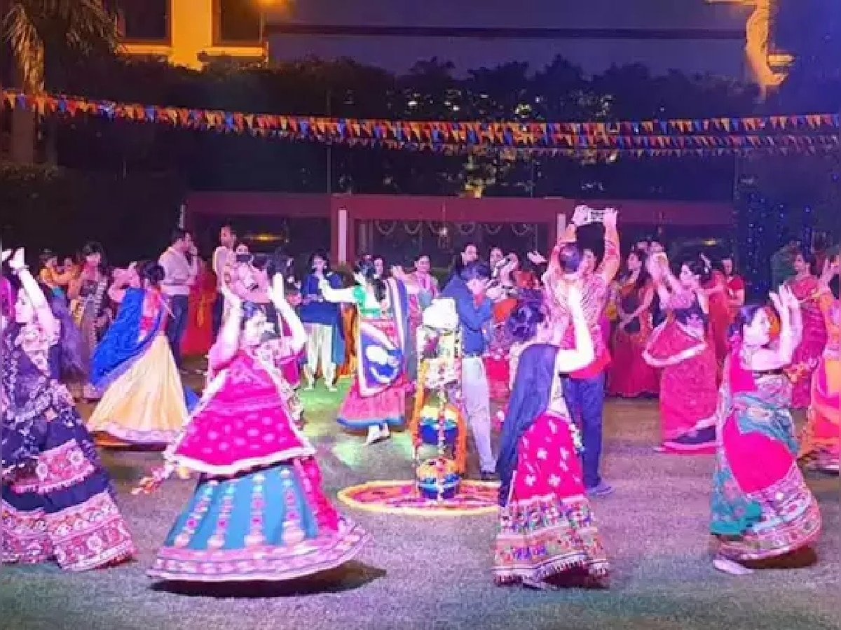 Dandiya Night In Siwan: नवरात्रि को लेकर महिलाओं में गजब का उत्साह, 21 अक्टूबर को होगा डांडिया उत्सव