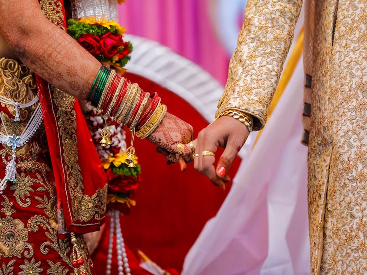 Wedding Season: खुद की शादी में कैसे मैनेज करें खर्चा? सस्ती और सुंदर शादी के लिए करें ये उपाय