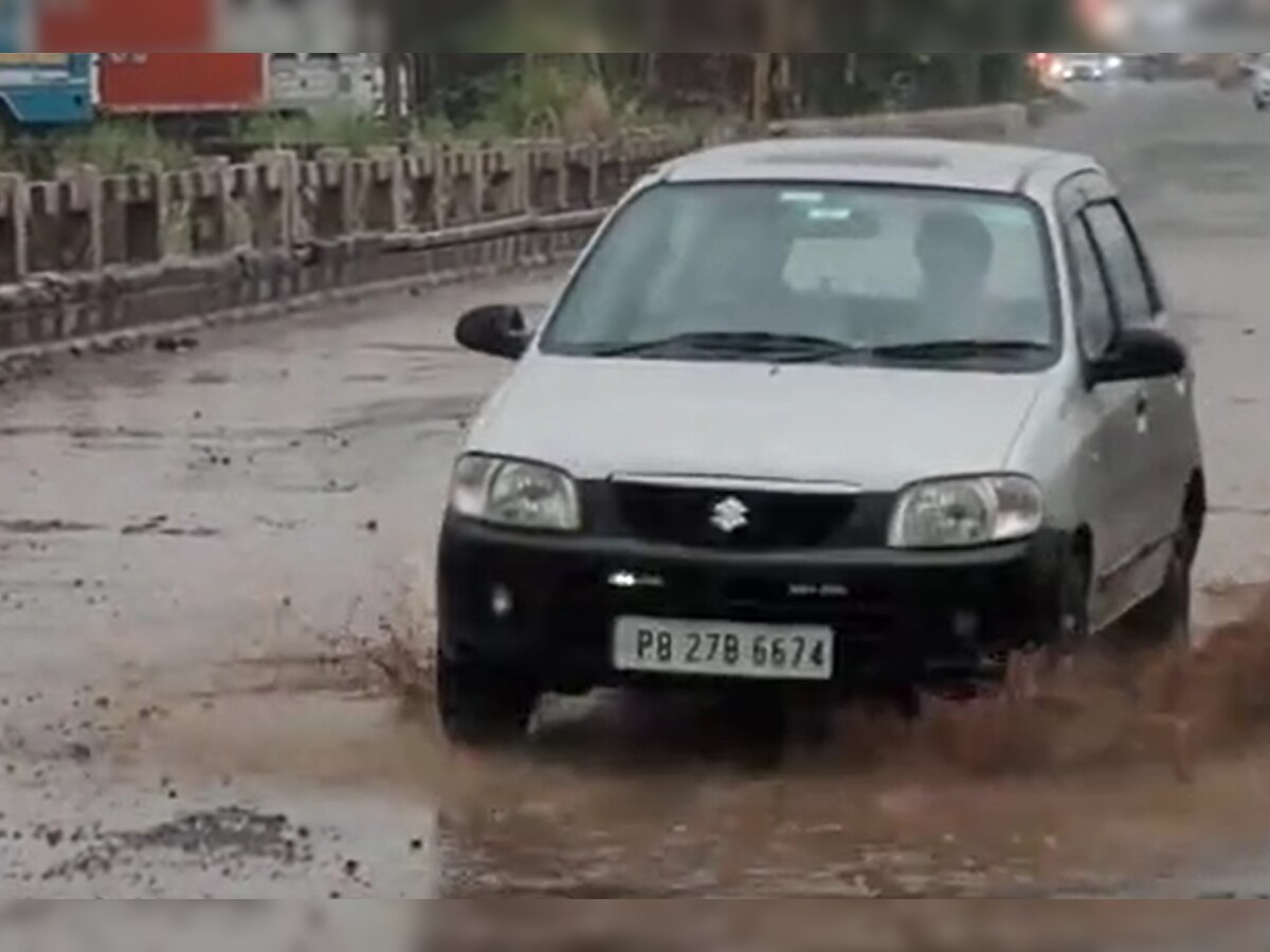 Nalagarh Rain: नालागढ़ में हो रही तेज बारिश ने खोली विभाग की पोल, आने-जाने में लोग परेशान