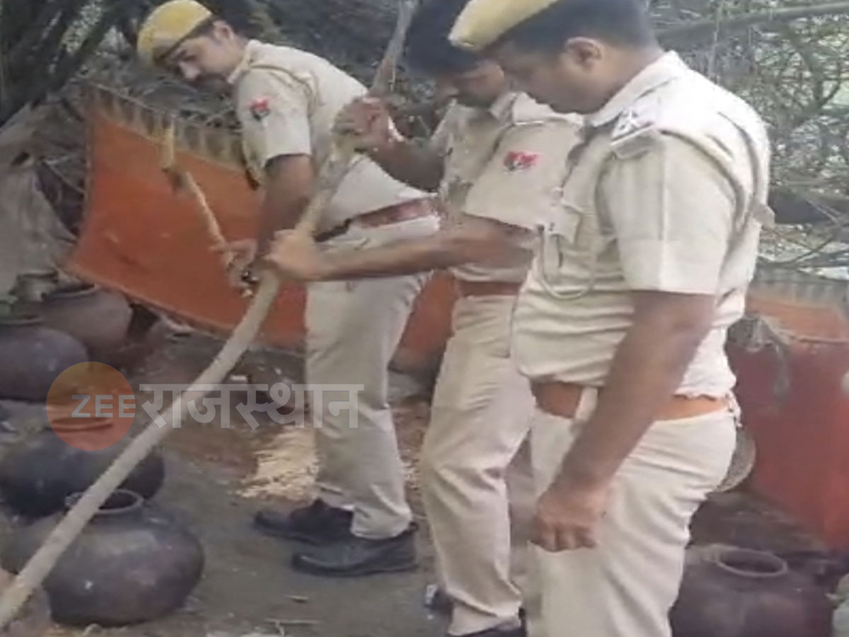डूंगरपुर: अवैध देशी महुआ शराब के खिलाफ पुलिस की कार्रवाई, 150 लीटर महुआ वाश नष्ट