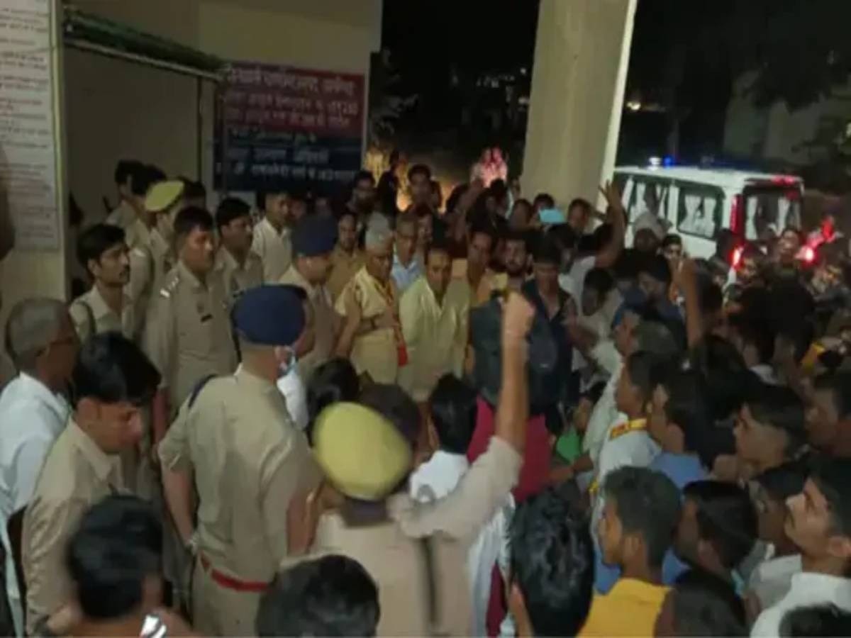 UP News: अलीगढ़ में शोभायात्रा के दौरान हुई झड़प का मामला; दोनों समुदायों के 5 लोग हिरासत में