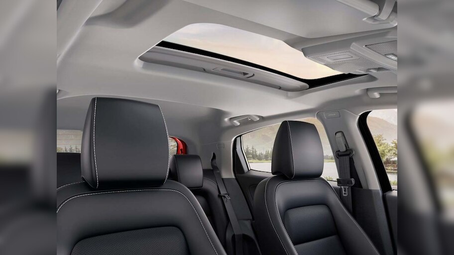 Sunroof वाली ये हैं सबसे सस्ती कारें, कम डाउनपेमेंट पर ले जाएं घर!