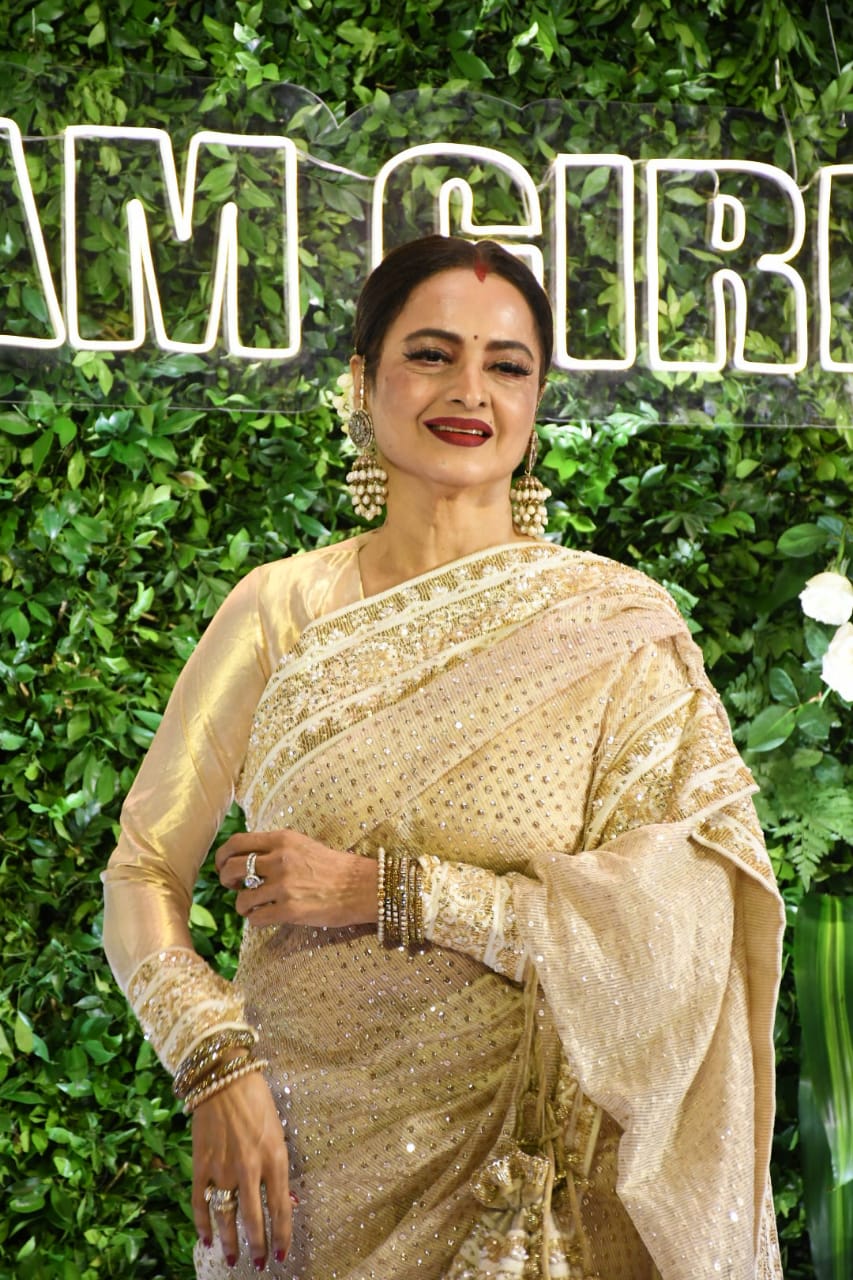 ऐसे पूरा किया लुक