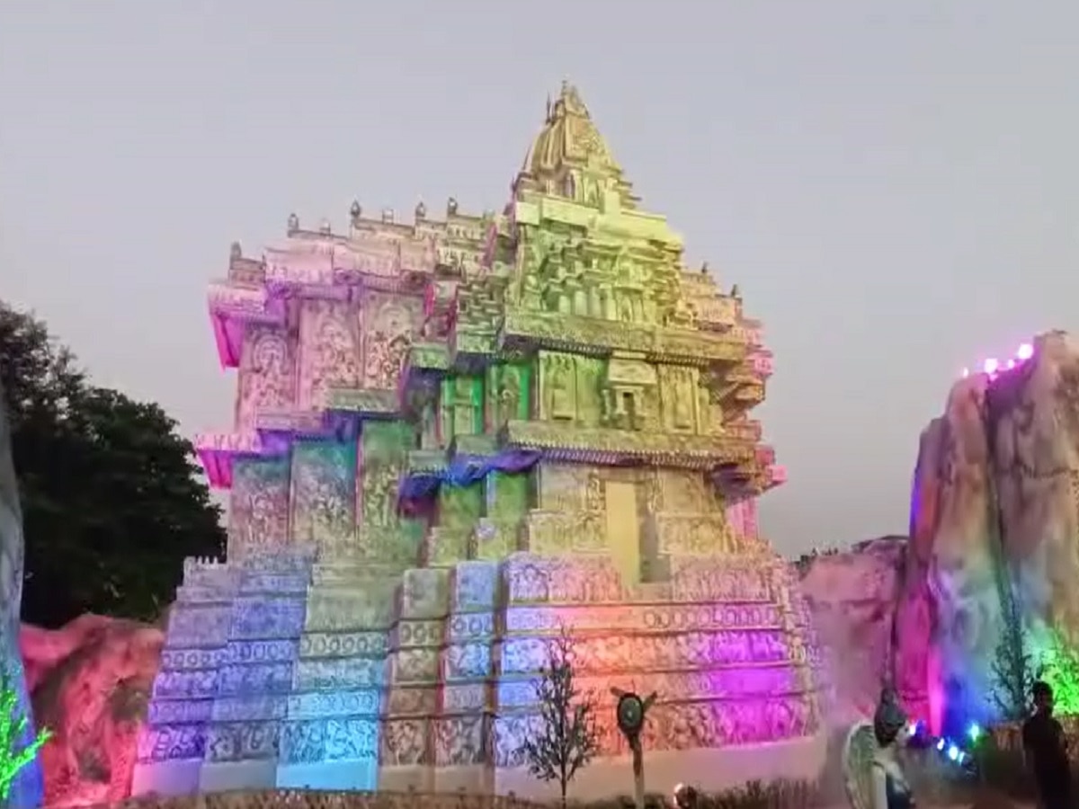 Jamshedpur News: जमशेदपुर में दुर्गा पूजा की रौनक, पूरे शहर में बने 350 पूजा पंडाल, ट्रैफिक को लेकर विशेष तैयारी