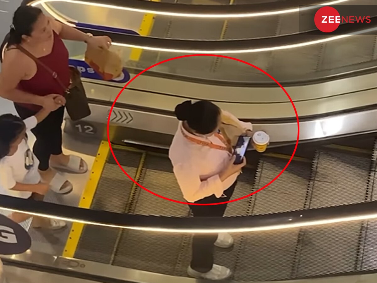 मॉल में दिखा मोबाइल फोन का 'खतरनाक' एडिक्शन, महिला को जान की भी कोई परवाह नहीं; देखें Video