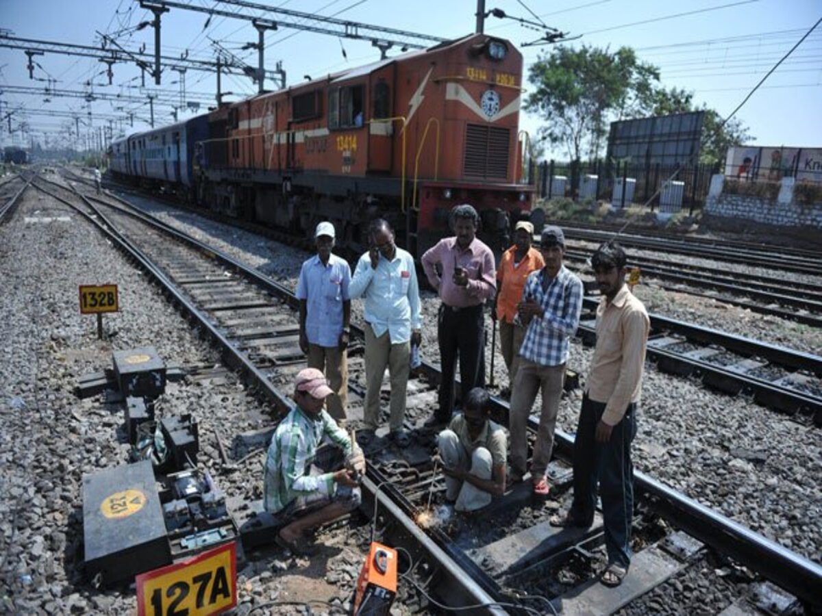 Indian Railway PLB: ରେଳ କର୍ମଚାରୀଙ୍କ ପାଇଁ ୧୯୬୮.୮୭ କୋଟି ଟଙ୍କାର ଉତ୍ପାଦନ ଲିଙ୍କ୍ ବୋନସ୍ କୁ ମିଳିଲା କ୍ୟାବିନେଟ୍ ଅନୁମୋଦନ 