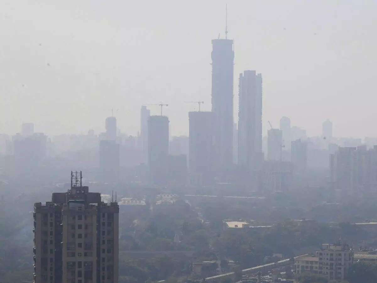 Pollution: मुंबई की हवा हुई जहरीली! दिल्ली से ज्यादा AQI, हर तरफ छाई धुंध की चादर