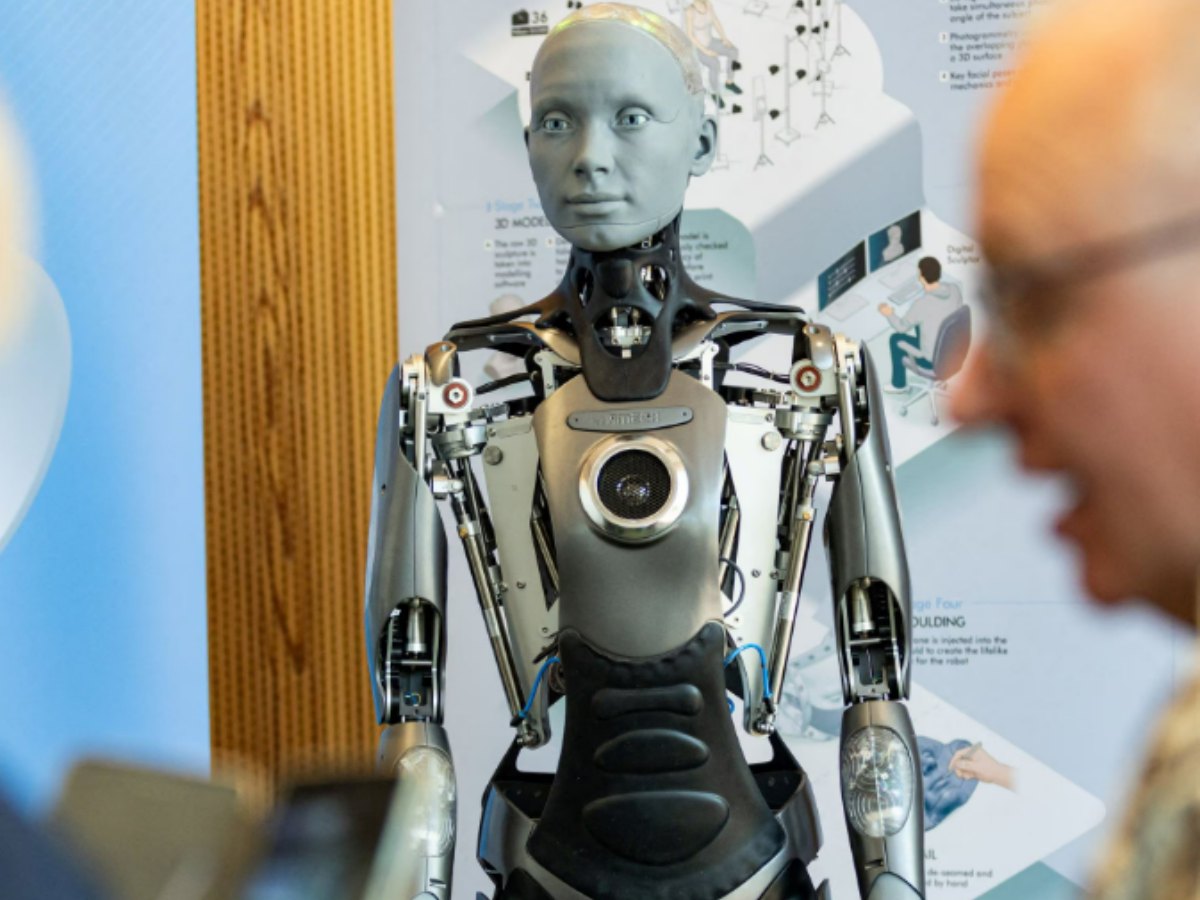 Robot Principal: इस स्कूल ने रोबोट को ही बना दिया स्कूल का 'प्रिंसिपल हेडमास्टर', ऐसे करता है काम Robot Principal: इस स्कूल ने रोबोट को ही बना दिया स्कूल का 'प्रिंसिपल हेडमास्टर', ऐसे करता है काम