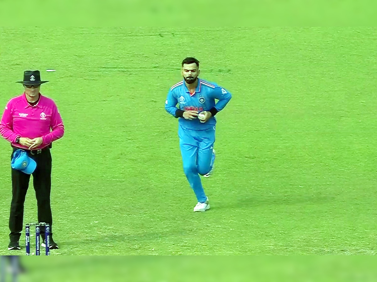 World Cup: 6 साल बाद टीम इंडिया के लिए विराट कोहली ने फिर थामी गेंद, सोशल मीडिया पर जमकर वायरल हो रहा वीडियो