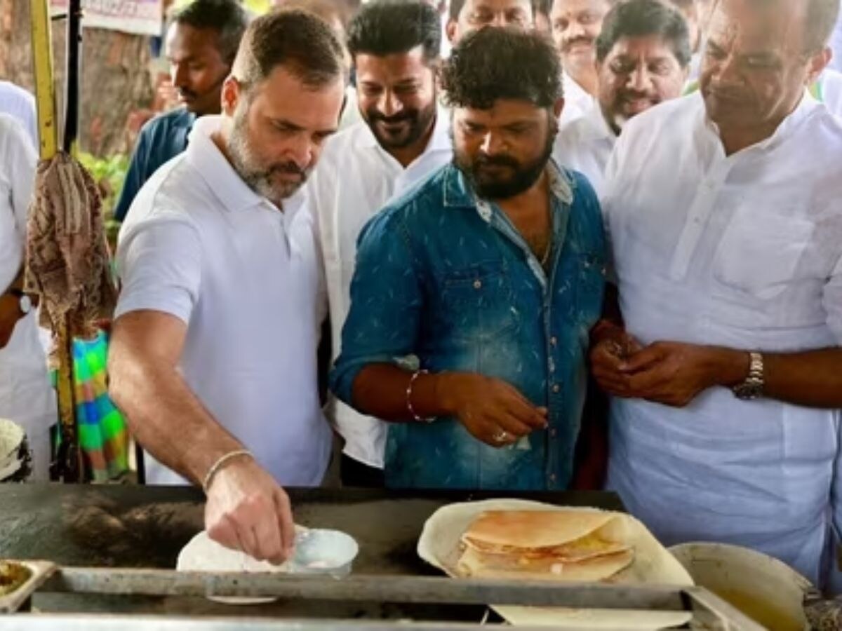 तेलंगाना पहुंचे राहुल गांधी अचानक बनाने लगे डोसा, वीडियो में नजर आया अलग अंदाज