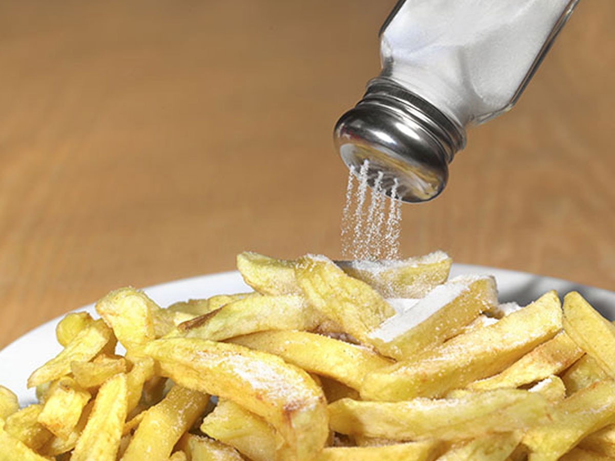 Salty Foods: नमकीन चीजों से सेहत का होता है 36 का आंकड़ा, उठाने पड़ते हैं ऐसे नुकसान