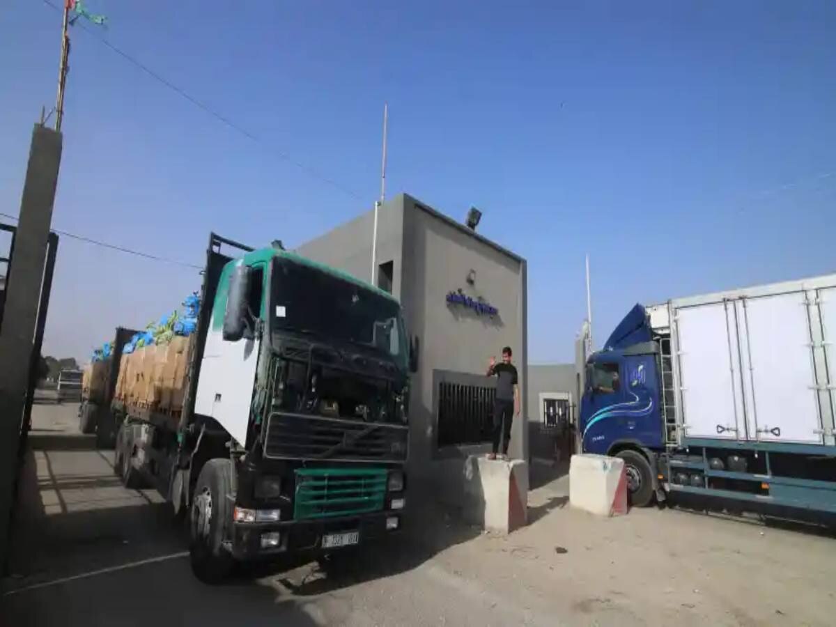 Hamas-Israel War: राफ़ा बॉर्डर को खोला गया; मानवीय सहायता से भरे ट्रकों का पहला क़ाफ़िला पहुंचा ग़ाज़ा