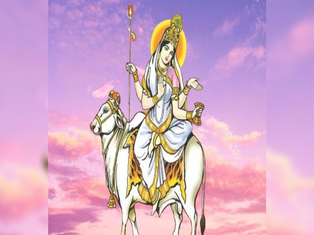 Durga Ashtami 2023: अष्टमी के दिन मां को जरूर चढाएं ये खुशबूदार फूल, मां महागौरी प्रस्नन होकर देंगी मनचाहा वरदान
