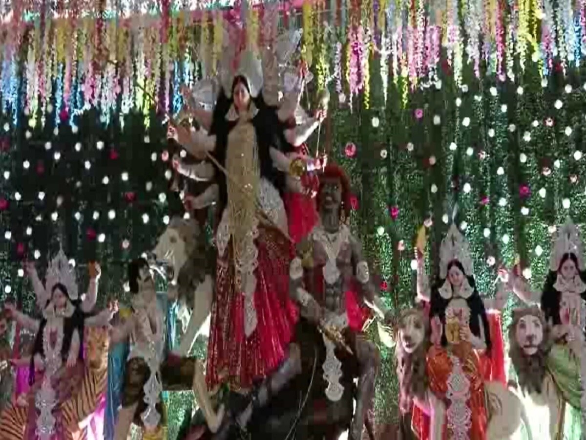 Bihar News : मां शेरावाली का पट खुलते ही पूजा पंडालों में उमड़ी श्रद्धालुओं की भारी भीड़
