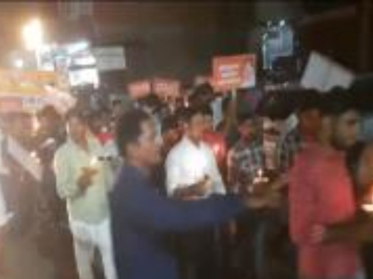 Jhotwara news :  राज्यपाल सिंह के समर्थकों ने किया विरोध प्रदर्शन,कैंडल मार्च निकाल जताया आक्रोश 