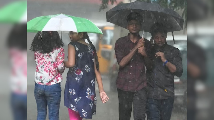 दिल्ली में बारिश के बाद बढ़ने वाली है ठंड; असम समेत इन राज्यों में होगी भारी बारिश