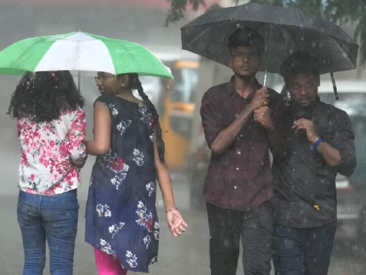 दिल्ली में बारिश के बाद बढ़ने वाली है ठंड; असम समेत इन राज्यों में होगी भारी बारिश दिल्ली में बारिश के बाद बढ़ने वाली है ठंड; असम समेत इन राज्यों में होगी भारी बारिश