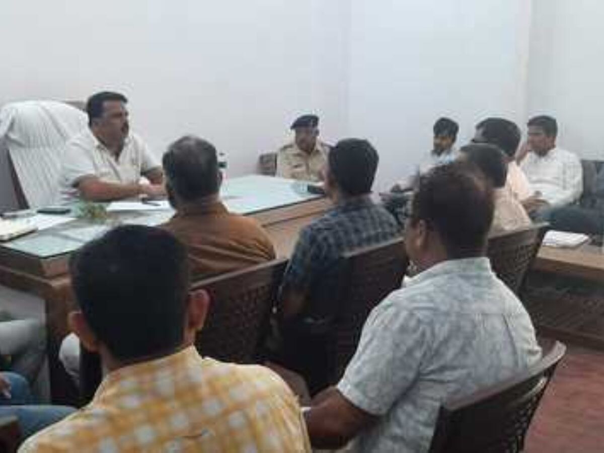  डूंगरपुर- जिला निर्वाचन अधिकारी एल एन मंत्री पहुंचे एसबीपी कॉलेज, चुनावी व्यवस्थाओं का लिया जायजा