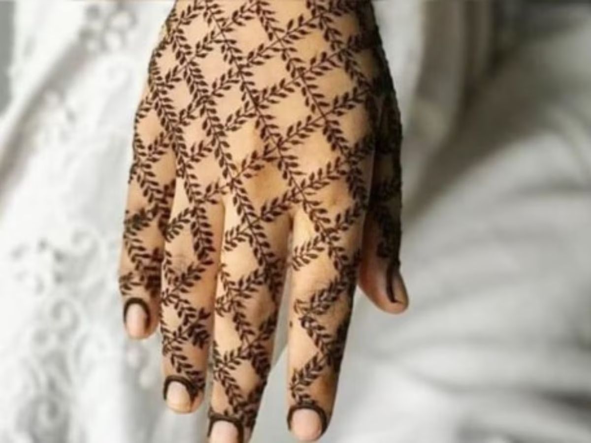 Karwa Chauth Mehndi Design: करवा चौथ पर हाथों में सजाने वाली हैं पिया के  नाम की मेहंदी, देखें ये लेटेस्ट डिजाइन | Jansatta