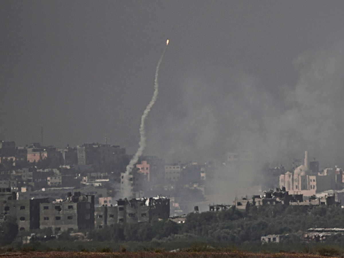 Israel-Hamas War: इजरायल ने गाजा में 320 ठिकानों को बनाया निशाना, हमास का दावा 70 की मौत
