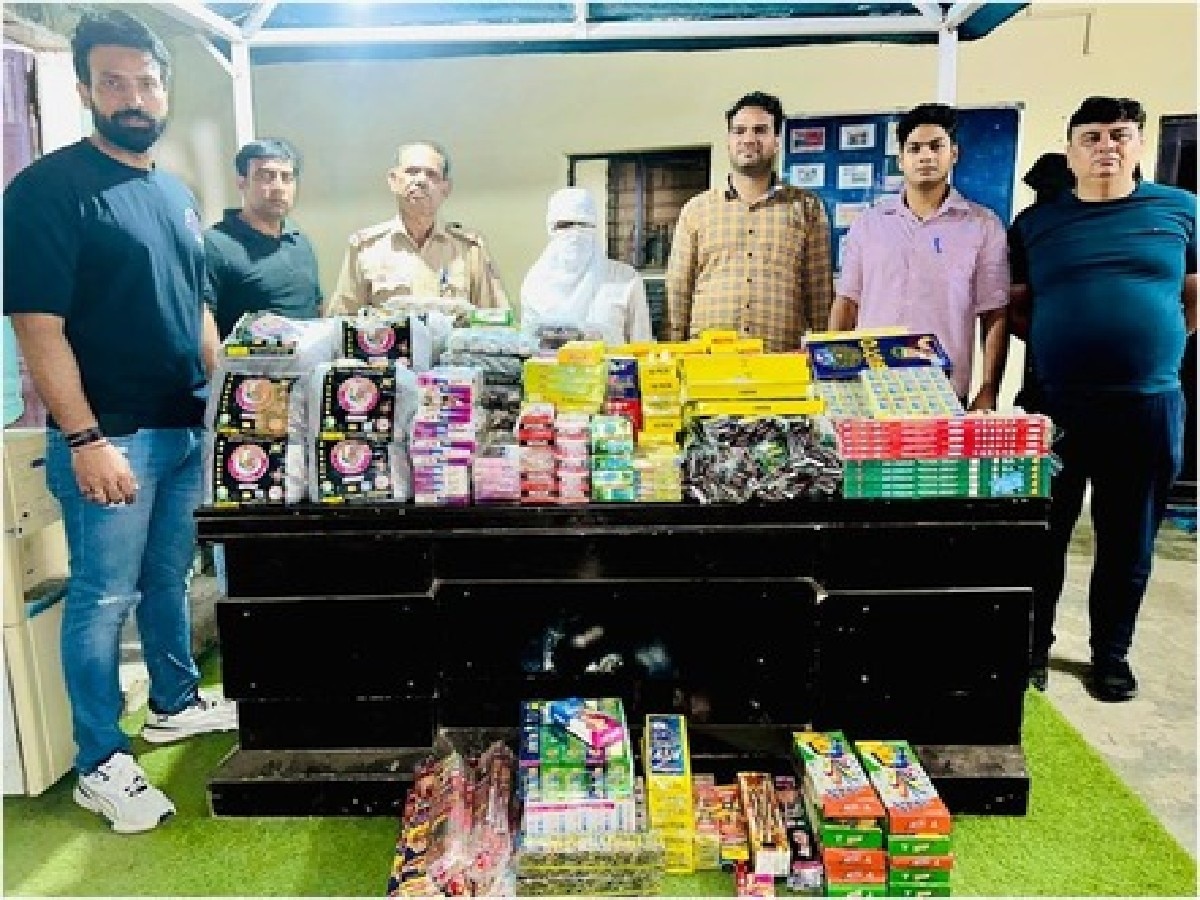 Delhi FireCrackers Ban: पटाखों पर बैन को लेकर प्रशासन सख्त, 108 किलो पटाखे समेत 1 आरोपी गिरफ्तार