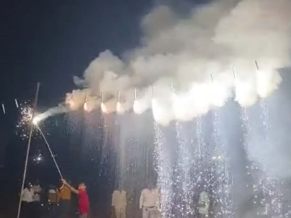 भरतपुर में दशहरा महोत्सव की धूम,51 फुट के रावण का किया दहन 