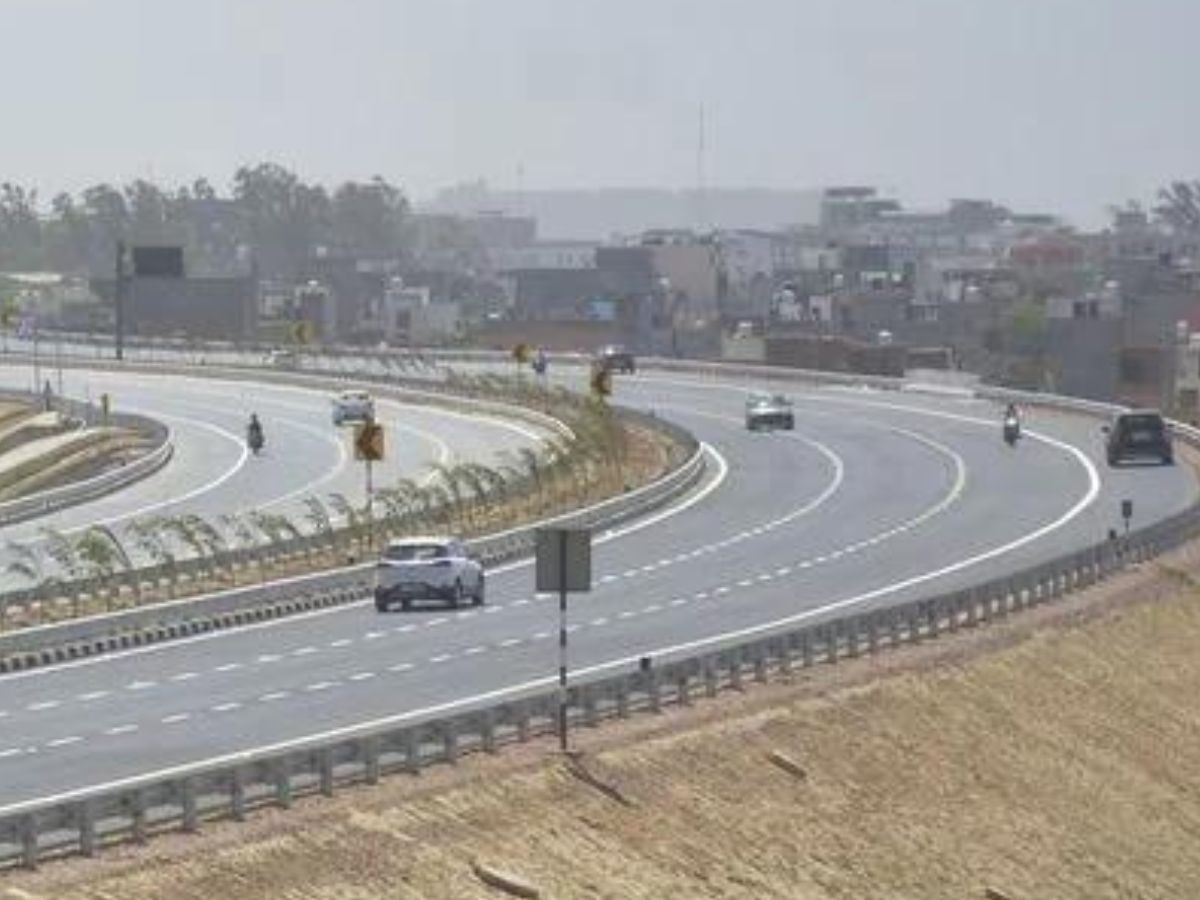 Ganga Expressway: मेरठ के नौ गांवों के 1100 किसान रातोंरात बने करोड़पति, दीपावली से पहले मिला करोड़ों का मुआवजा