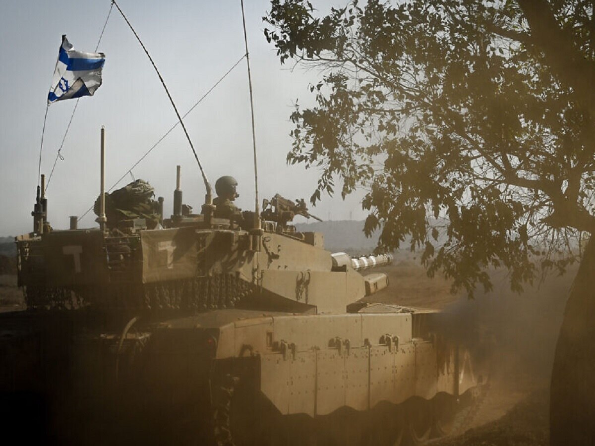 Middle East में बड़ी जंग के आसार, अब Israel ने इस देश पर बोला हमला, तबाह किया मिलिट्री बेस