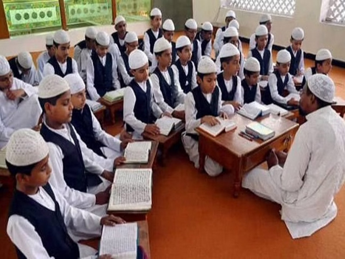 Lucknow News: UP मदरसा शिक्षा परिषद के चेयरमैन ने कहा, नियमों के विरुद्ध जाकर मदरसों को परेशान कर रहे हैं अधिकारी