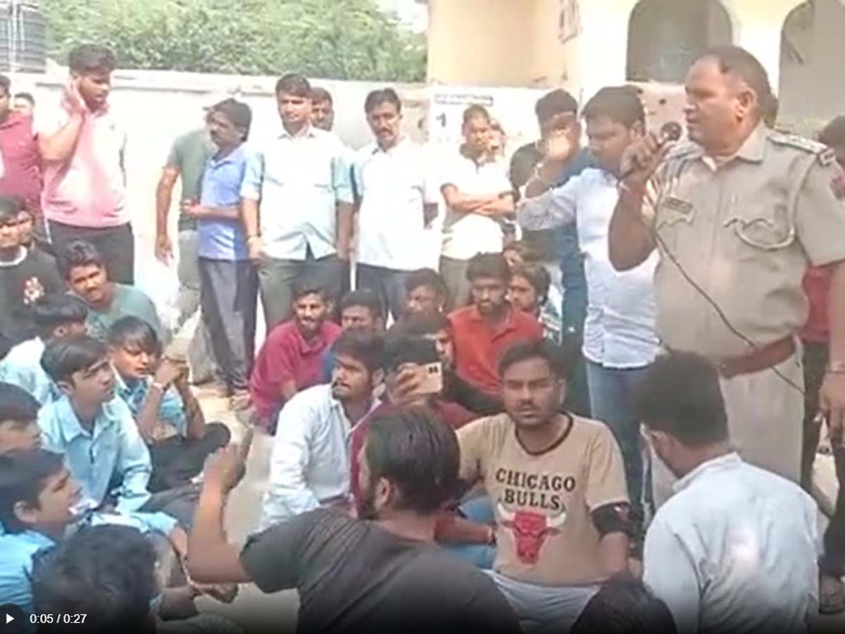 Rajasthan: सरकारी स्कूल की प्रार्थना सभा में इकबाल की नज़्म पर बवाल; स्कूल बना अखाड़ा Rajasthan: सरकारी स्कूल की प्रार्थना सभा में इकबाल की नज़्म पर बवाल; स्कूल बना अखाड़ा