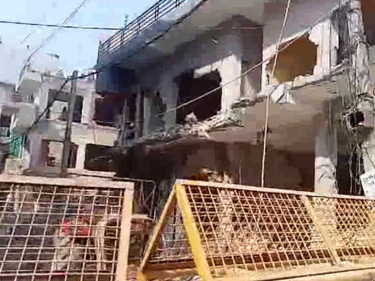 Delhi Demolition Drive: नेब सराय में चला फॉरेस्ट विभाग का पीला पंचा, तोड़े गए दर्जनों फ्लैट