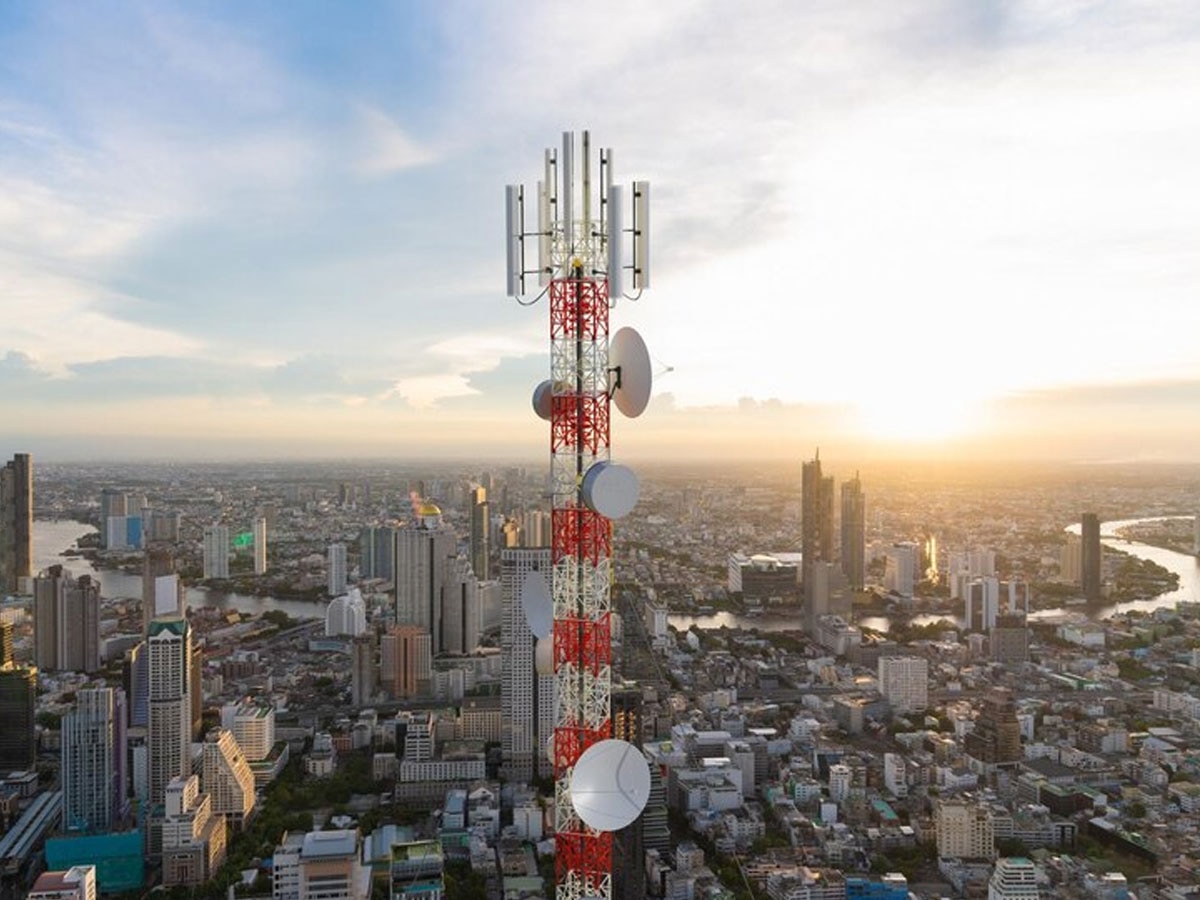 Mobile Tower: ये कंपनियां लगाती हैं मोबाइल टावर, एक महीने में हो सकती है 60 हजार रुपये तक की कमाई