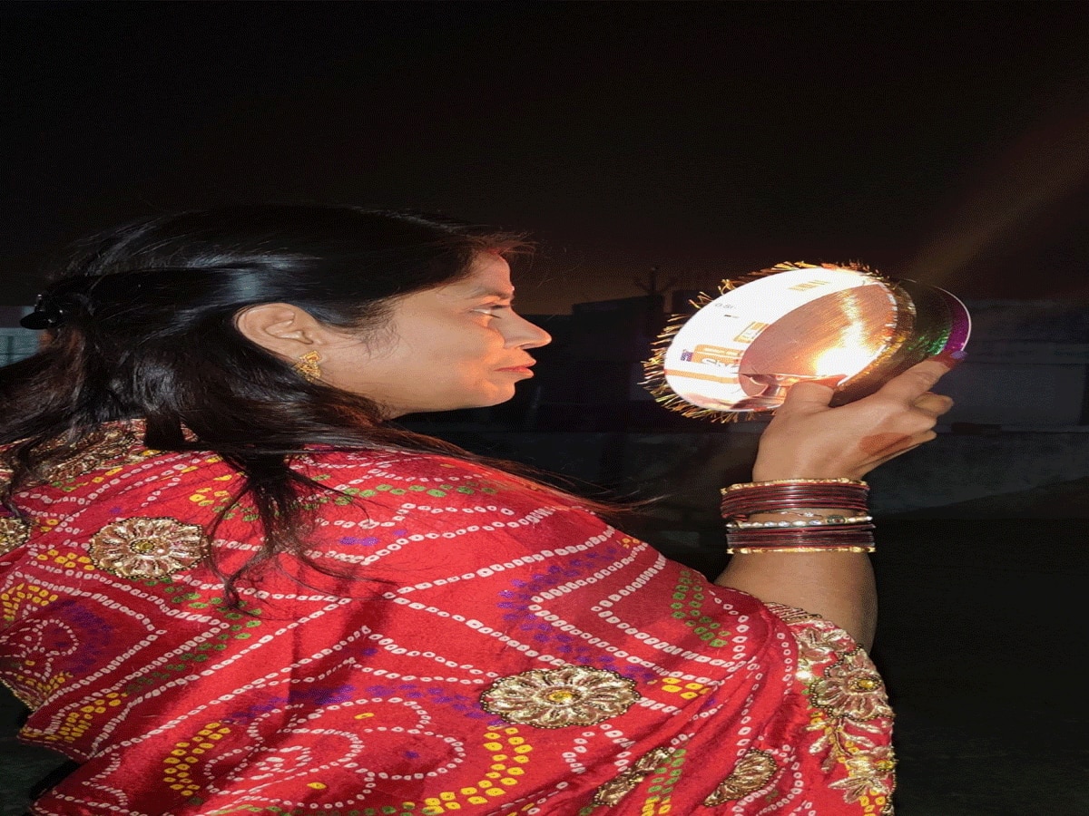 Karva Chauth 2023 : करवा चौथ पर पति ना हो पास तो ऐसे करें व्रत का पारण