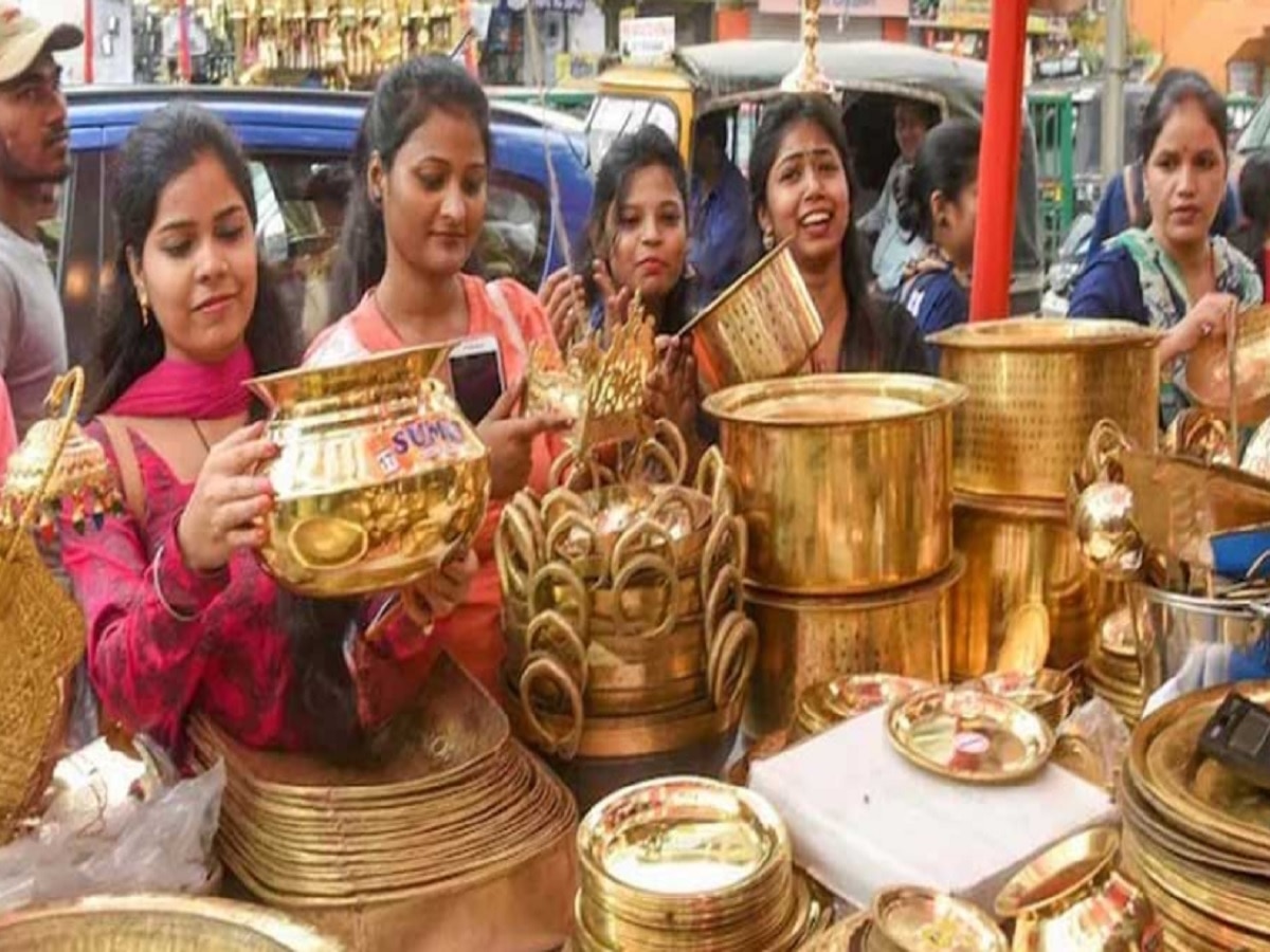 Dhanteras 2023: धनतेरस पर खरीदें इस धातु के बर्तन तो बरसेगी मां लक्ष्मी की कृपा, जानें