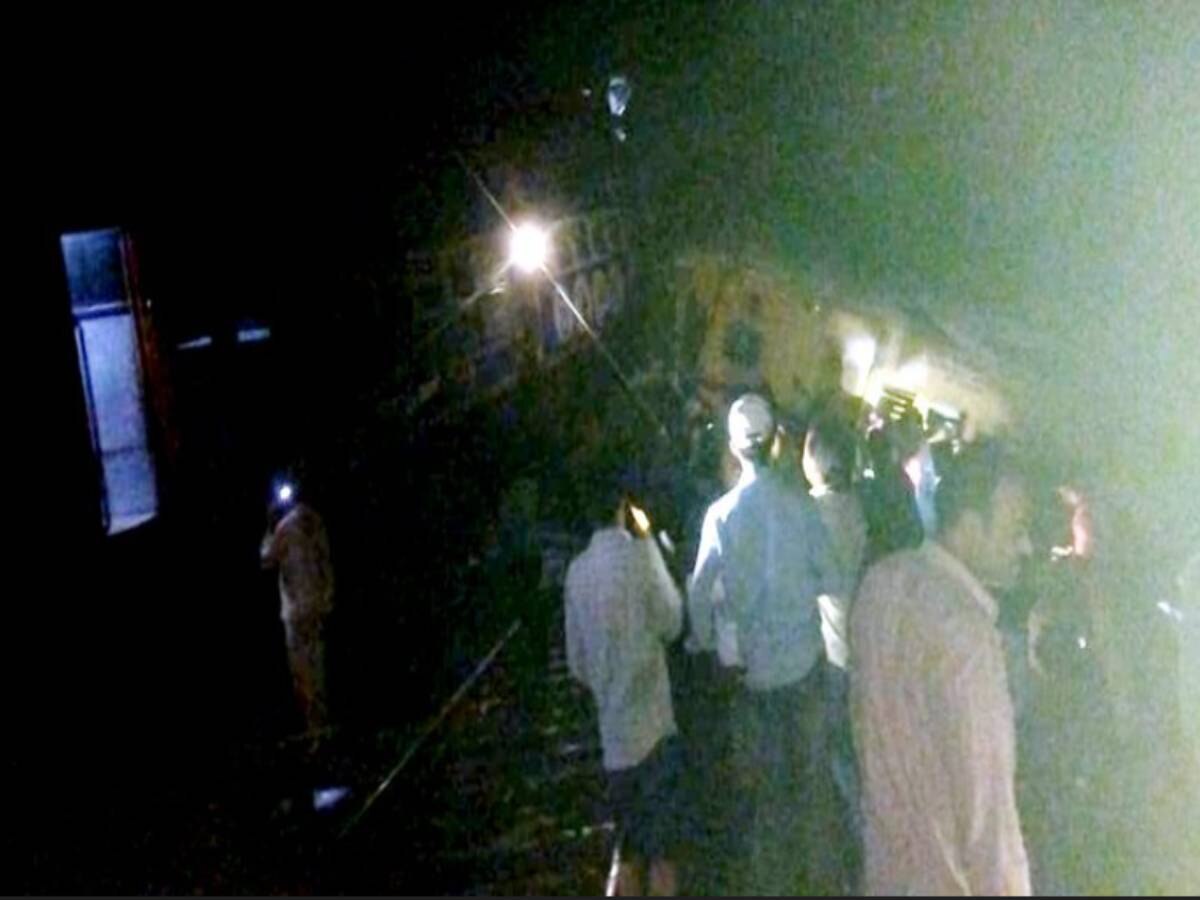 Andhra Pradesh Train Accident: आंध्र प्रदेश में रेल हादसा; दो ट्रेनें आपस में टकराईं, 13 की मौत
