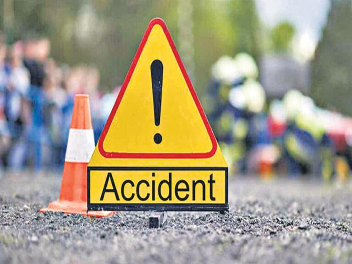 Jharkhand Road Accident: तेज रफ्तार स्कूल बस की चपेट में आने से ड्यूटी जा रहे जवान हवलदार की मौत, ड्राइवर फरार 