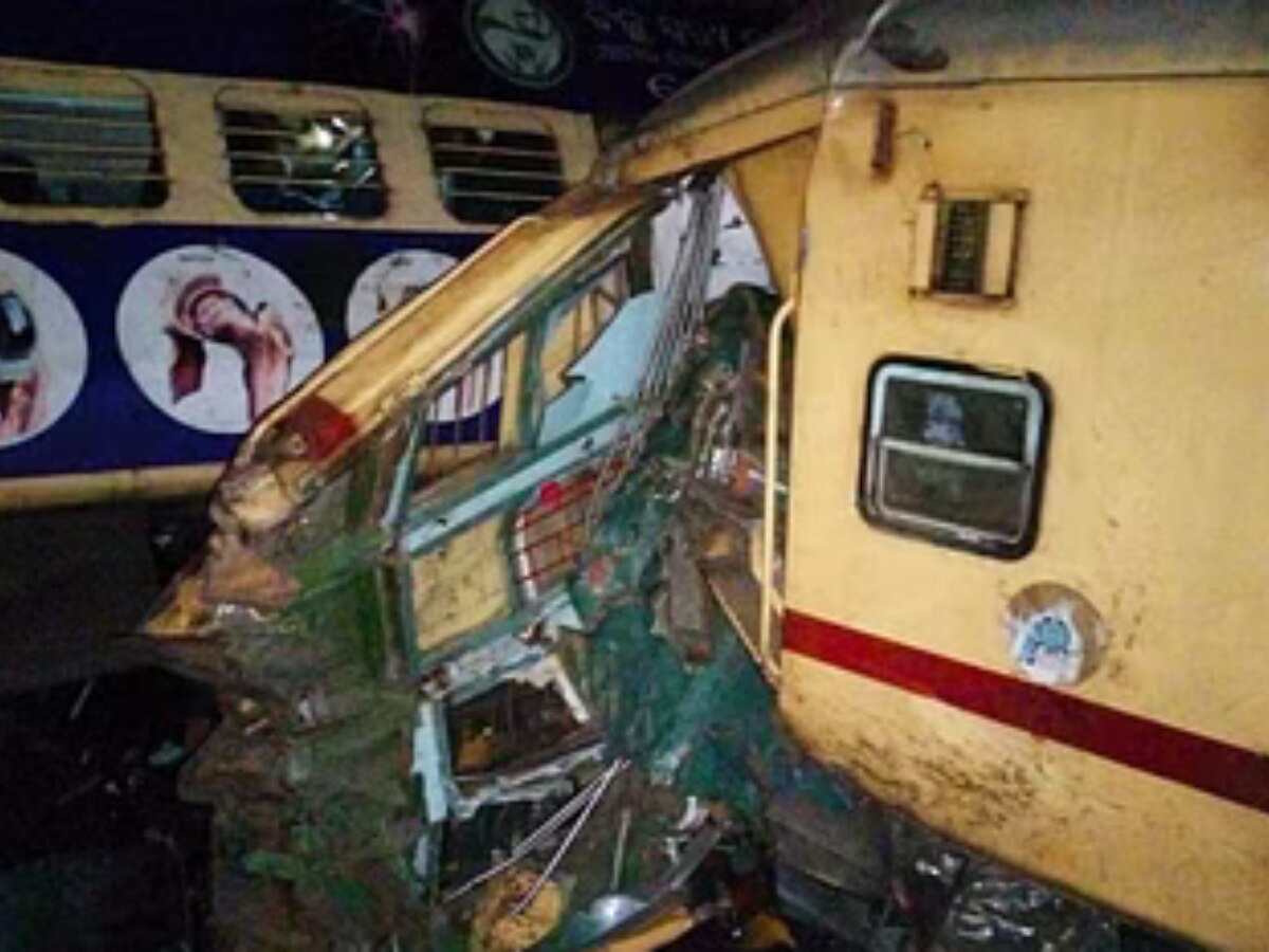 Andhra Pradesh Train Accident: रेल हादसे में 13 लोगों की मौत, एक पैसेंजर ट्रेन ने दूसरी को पीछे से मारी थी टक्कर