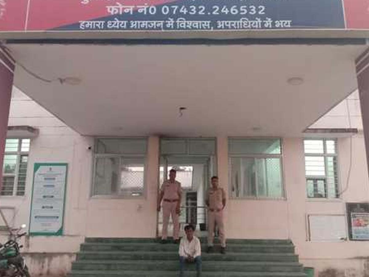 पुलिस की गिरफ्त में आरोपी.