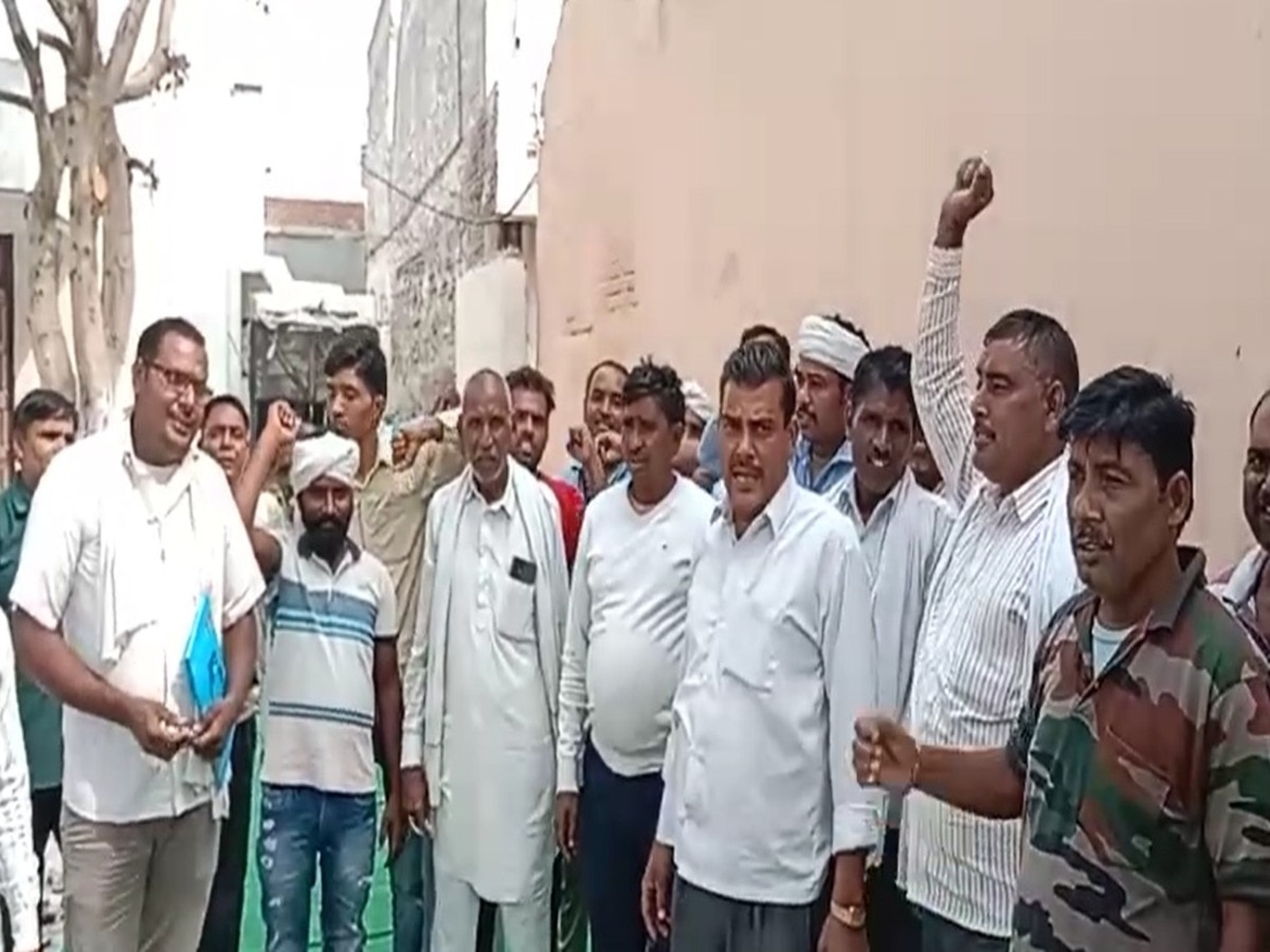 Sonipat News: त्योहारों के बीच सफाई कर्मचारियों की हड़ताल जारी, गांव वालों के लिए बनी मुसीबत