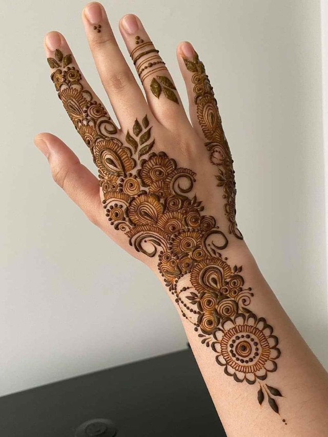 Kojagiri Purnima 2020 Mehndi Designs: कोजागरी पूर्णिमा के शुभ अवसर पर अपने  हाथों और पैरों पर रचाएं लेटेस्ट हेना पैटर्न मेहंदी, देखें आकर्षक और सुंदर  डिजाइन ...