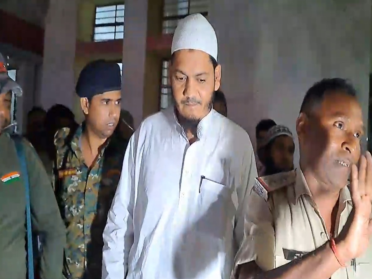 Samastipur News: नाबालिग अपहरण मामले जामा मस्जिद का इमाम गिरफ्तार, थाने के बाहर लगी समर्थकों की भीड़