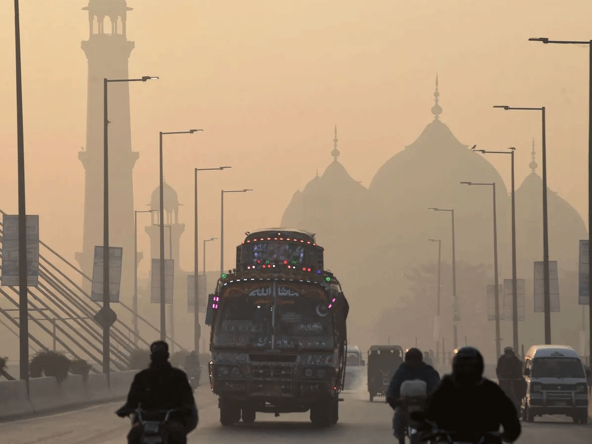 Pakistan News: लाहौर बना दुनिया का सबसे प्रदूषित शहर, सरकार ने लगाया 'स्मॉग आपातकाल' Pakistan News: लाहौर बना दुनिया का सबसे प्रदूषित शहर, सरकार ने लगाया 'स्मॉग आपातकाल'